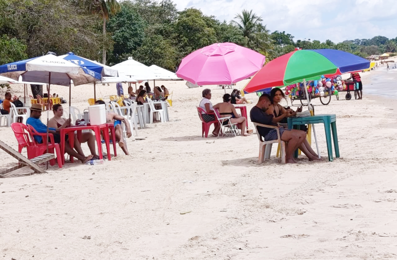 Praia do  Chapéu Virado, na ilha de Mosqueiro, neste sábado