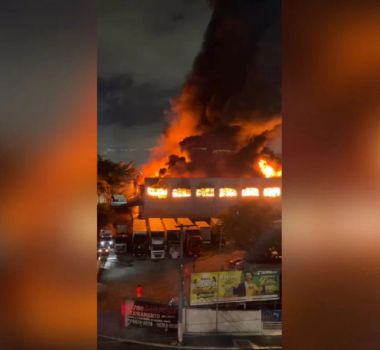 Imagem - Incêndio em distribuidora em Guarulhos volta a ocorrer após quase 24 horas