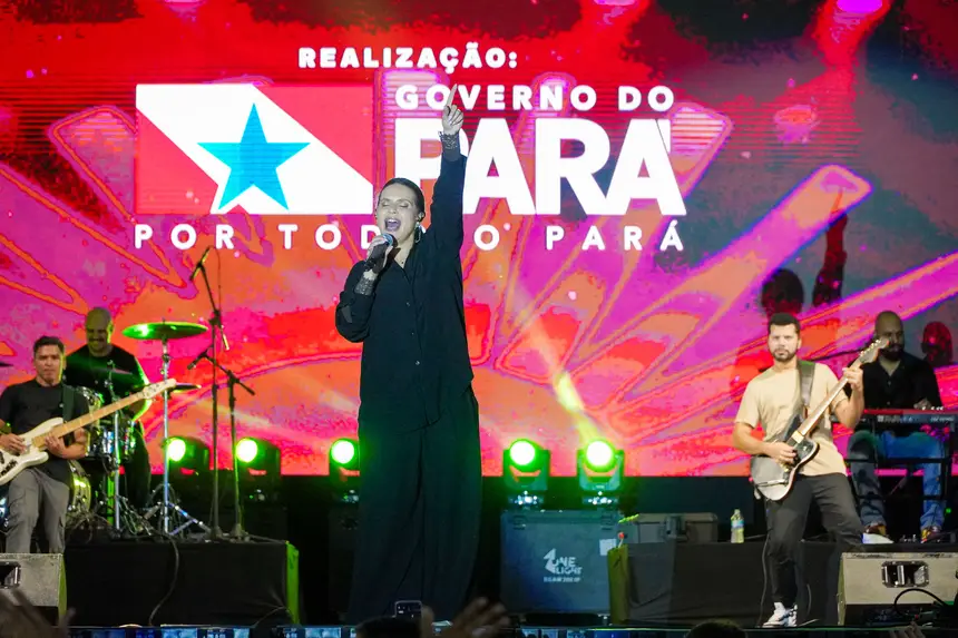 Cantora Aline Barros durante apresentação no "Vem Louvar Pará", em Altamira - 