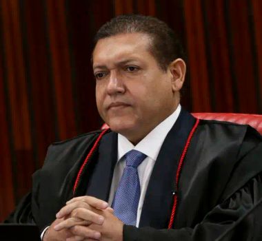 Imagem - Nunes Marques suspende divulgação de pesquisa que apontou queda de Flávio Bolsonaro