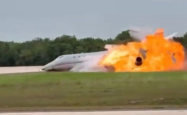 Vídeo: jato privado cai em aeroporto, explode e deixa mortos na República Dominicana