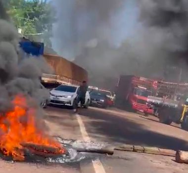 Imagem - Moradores bloqueiam a PA-151 após quatro dias sem energia elétrica em Barcarena