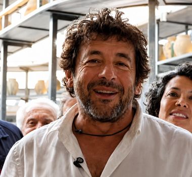 Imagem - Ídolo francês, Patrick Bruel é preso após ser acusado de agressão sexual por 13 mulheres