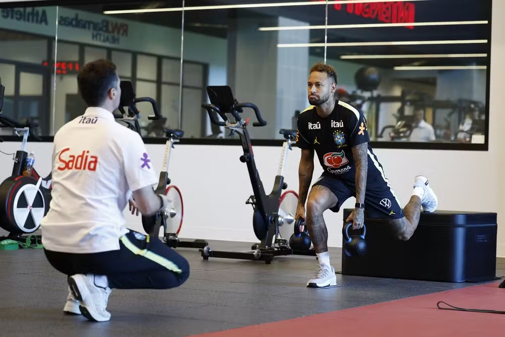 Neymar segue se recuperando de lesão na panturrilha - 
