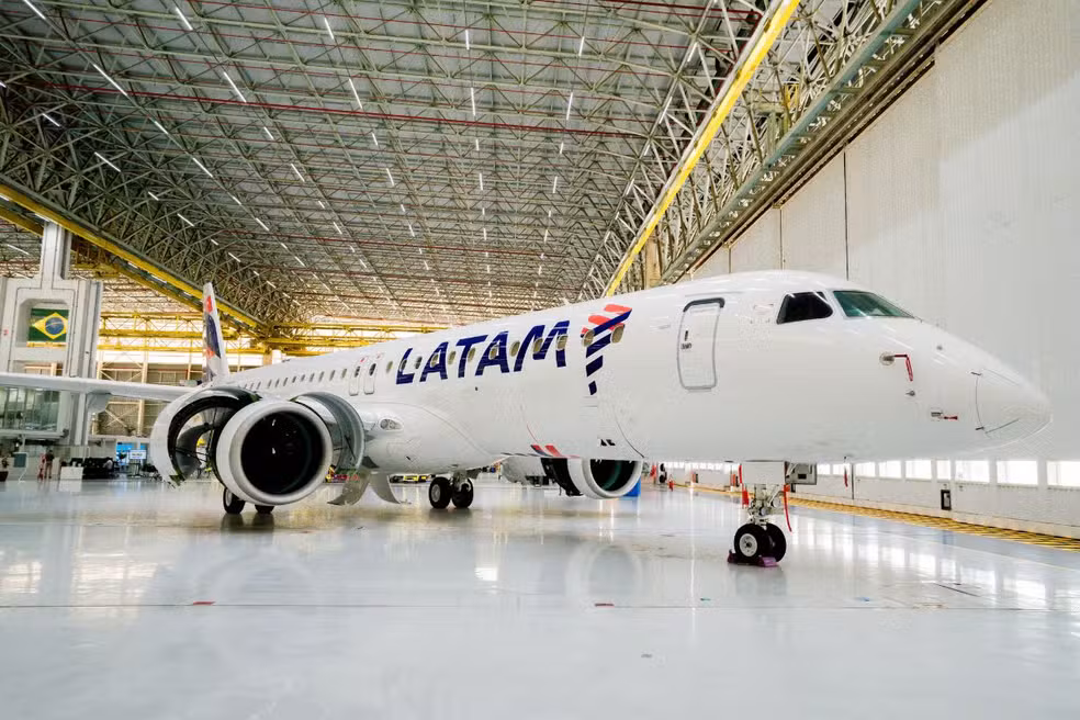 Imagem - Latam apresenta primeiro Embraer E195-E2 de encomenda bilionária para ampliar operações no Brasil