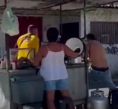 Imagem - Disputa por última coxinha termina em pancadaria entre mototaxistas no bairro do Guamá