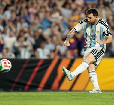 Imagem - Messi volta, marca e lidera vitória da Argentina sobre a Islândia antes da estreia na Copa