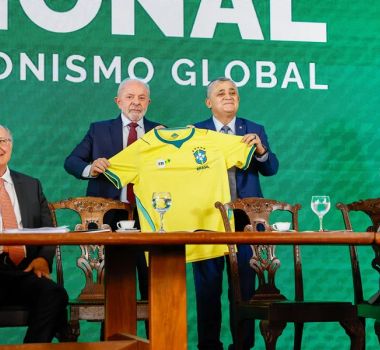 Imagem - Lula critica possível tarifa dos EUA e diz que Brasil não pode aceitar medida