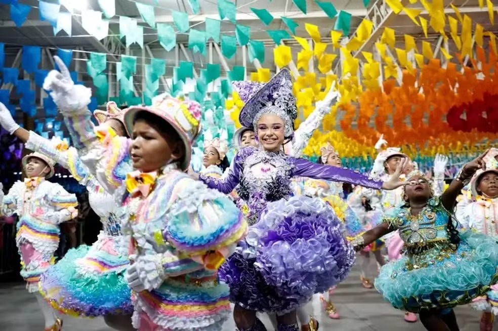 Ao longo do mês, o público poderá acompanhar apresentações de quadrilhas, pássaros juninos, cordões de bichos, autos juninos e atividades culturais voltadas para todas as idades