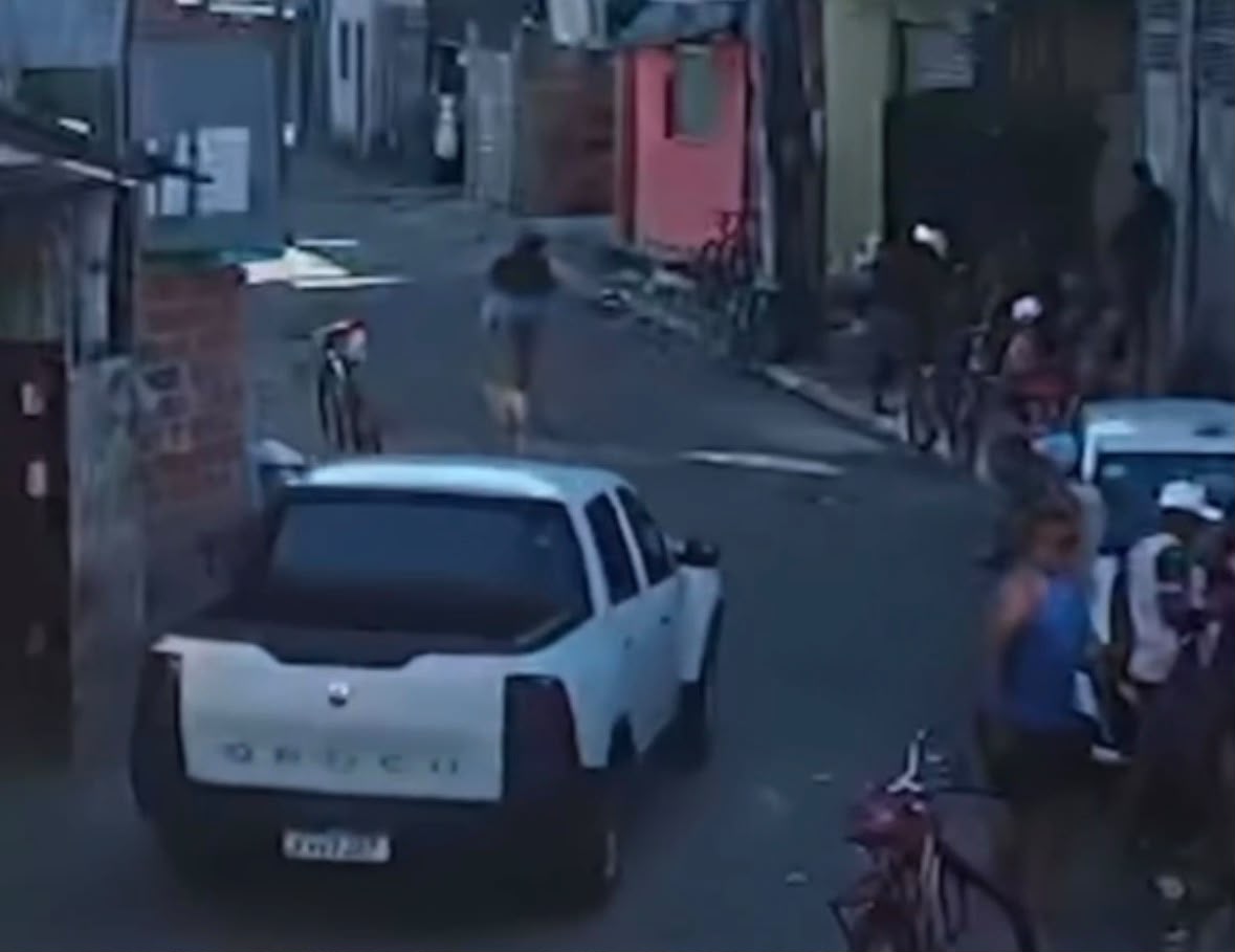 Câmera registra atropelamento de mulher e fuga de motorista, no bairro do Guamá 