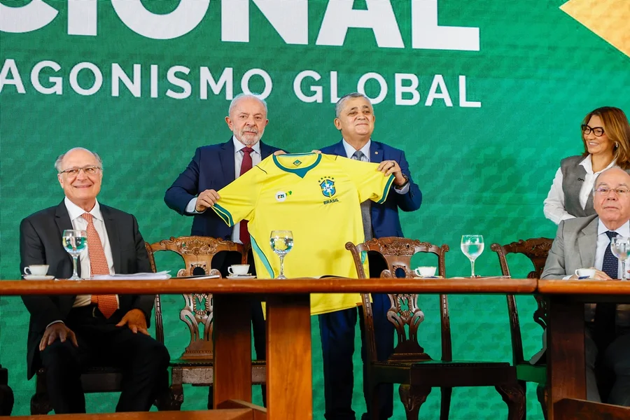 Imagem - Lula critica possível tarifa dos EUA e diz que Brasil não pode aceitar medida