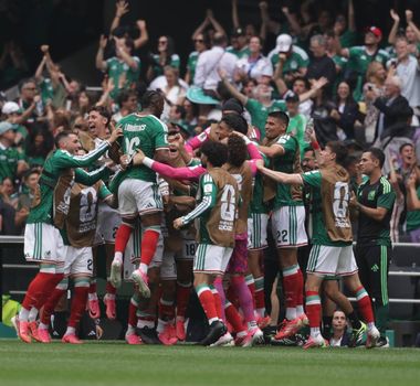 Imagem - México vence África do Sul na abertura da Copa do Mundo em jogo marcado por expulsões