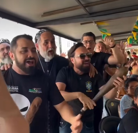 (Acompanhado pelo vereador Zezinho Lima (PL), Kelmon percorreu o tradicional Mercado Ver-o-Peso, um dos pontos mais icônicos de Belém.)