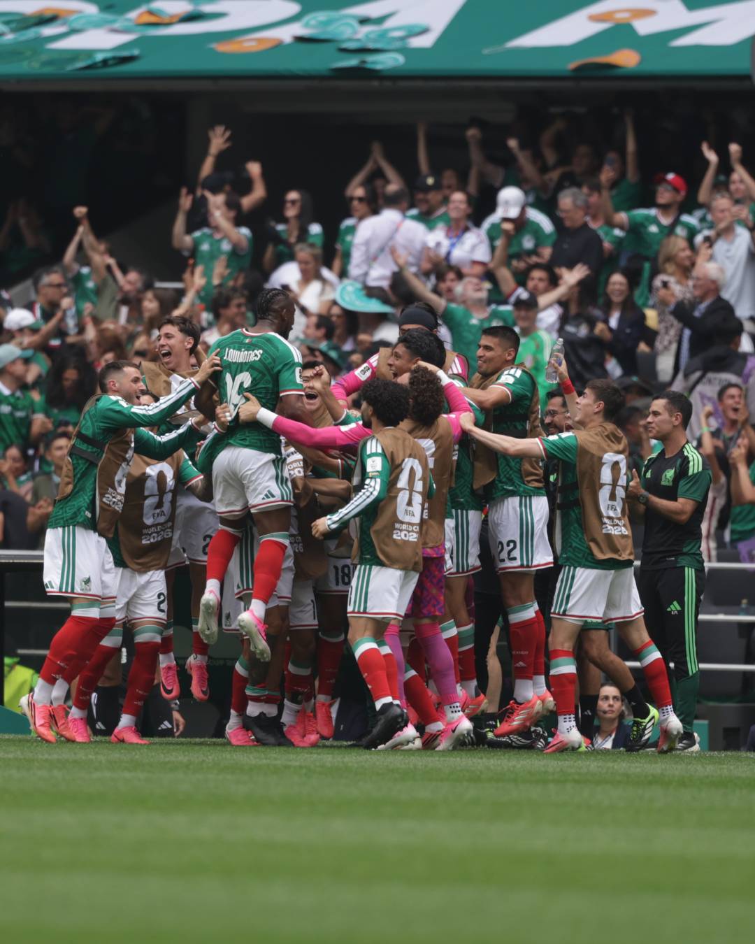 México venceu na estreia África do Sul