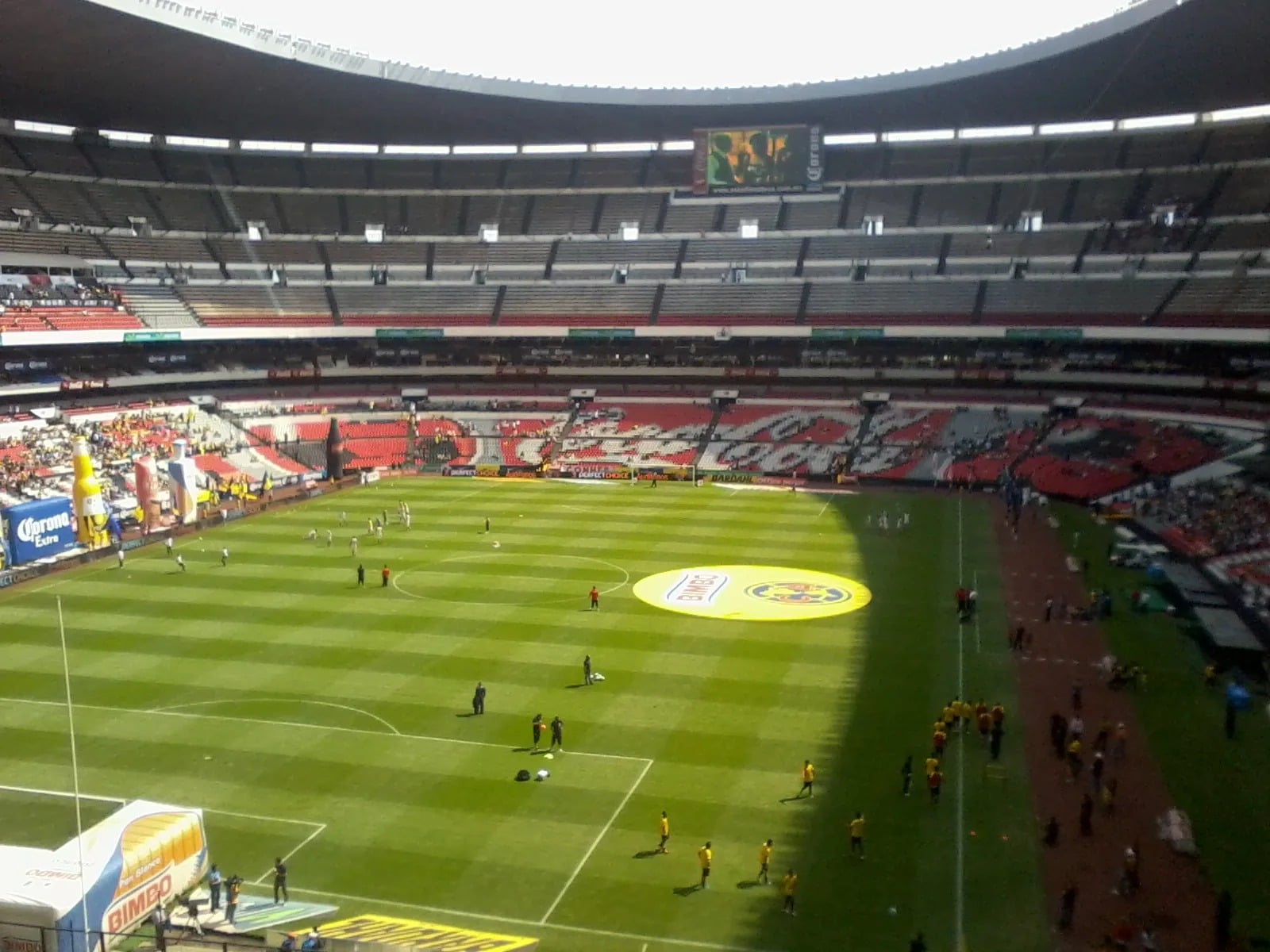 Primeira partida da Copa do Mundo é disputada no estádio Azteca - 