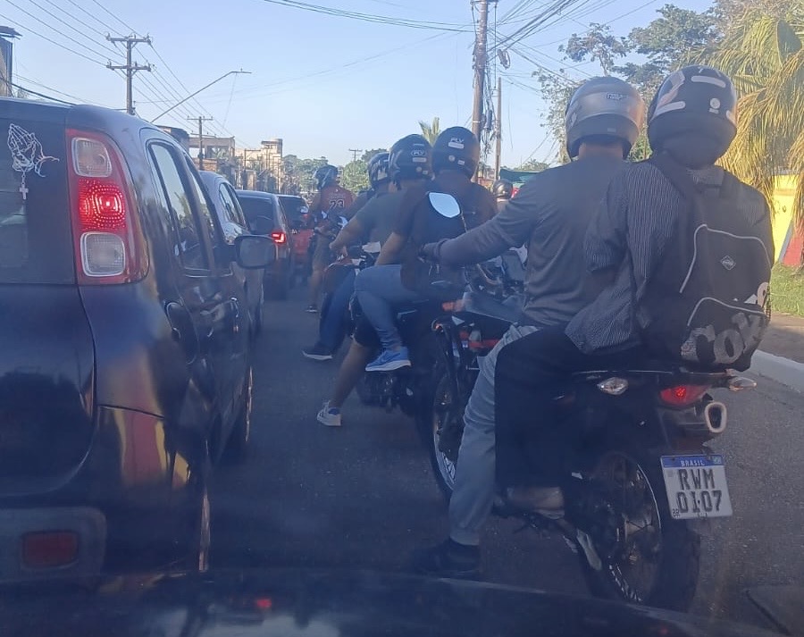 Em protesto, moradores fecham a Arthur Bernardes na manhã desta sexta