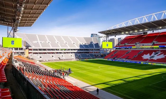 Equipes se enfrentam no Toronto Stadium - 