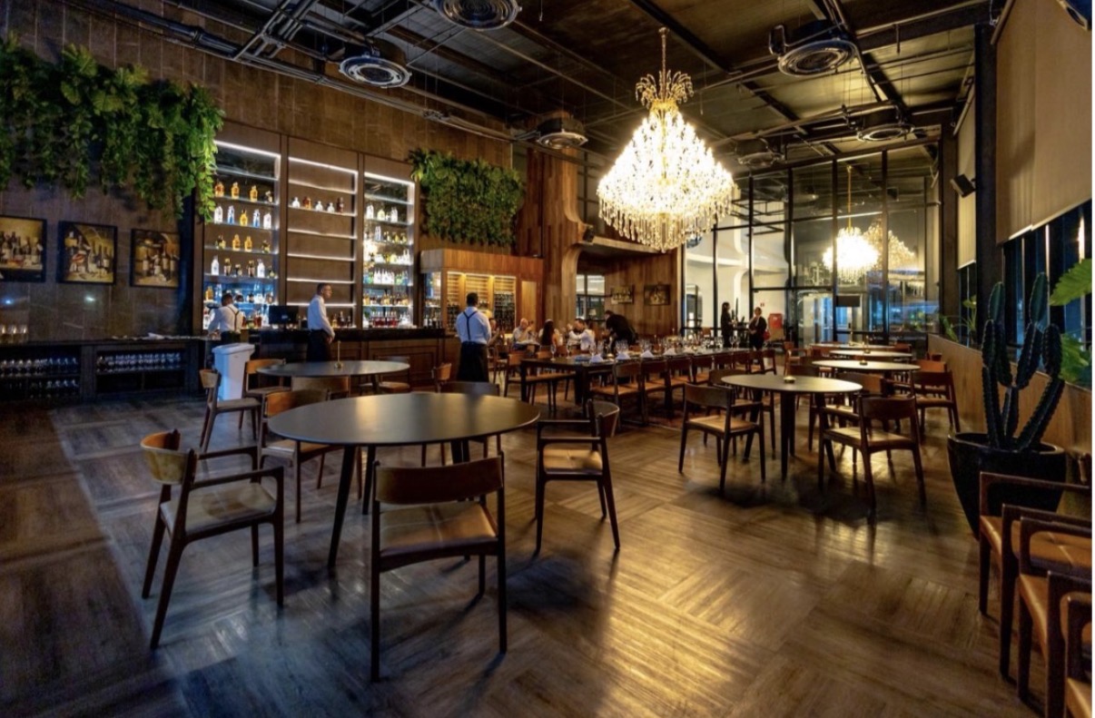 O Itália Wine Bar e Restaurante fica ao lado do lobby do Hotel Tivoli Maiorana