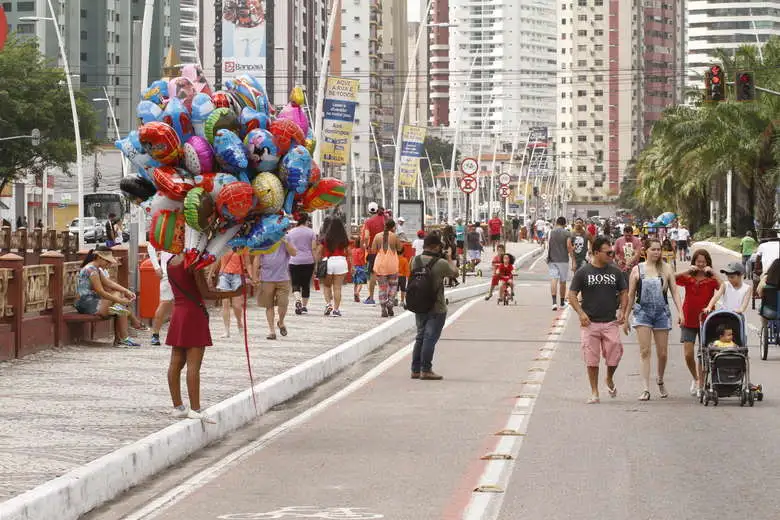 O levantamento mostra que a taxa de pobreza nas 22 principais regiões metropolitanas do Brasil caiu para 18,4% em 2025, o menor índice da série histórica iniciada em 2012

