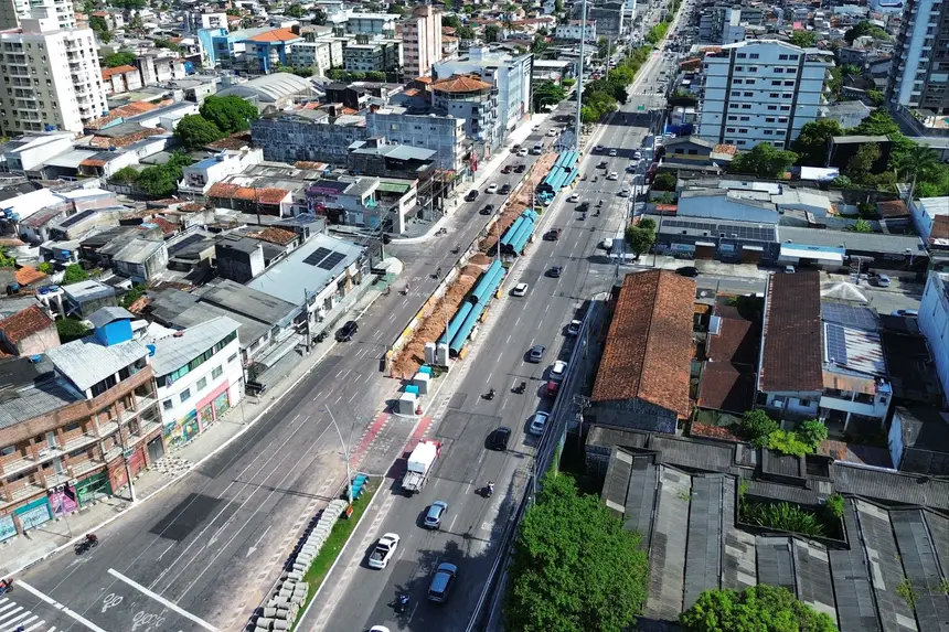(O trecho da Avenida João Paulo II, entre a Av. Perimetral e a Passagem Cosme Damião será liberado nesta segunda-feira (15), após a conclusão do assentamento da nova adutora.)