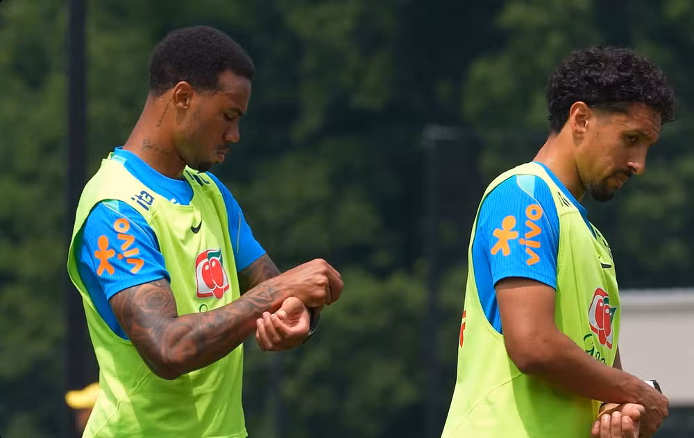 Seleção brasileira durante treino