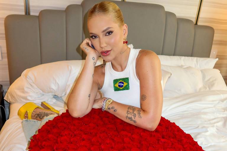 A publicação acontece um dia após a influenciadora movimentar as redes sociais ao exibir um grande buquê de rosas recebido no Dia dos Namorados

