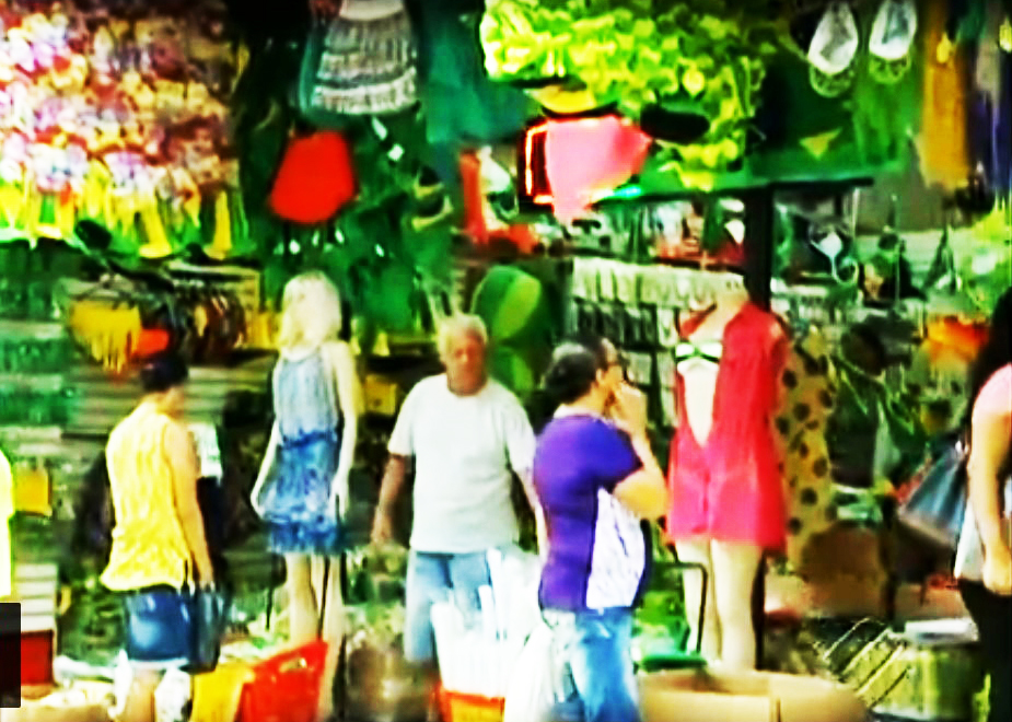 Venda de produtos da Copa do Mundo toma as ruas do Comércio de Belém