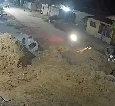 Imagem - Motociclista cai em cratera durante a madrugada em Itaituba