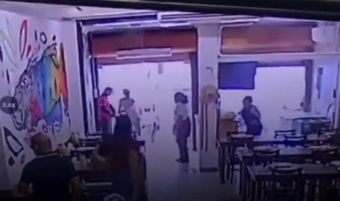 Assalto a restaurante é registrado por câmeras de segurança, em Belém
