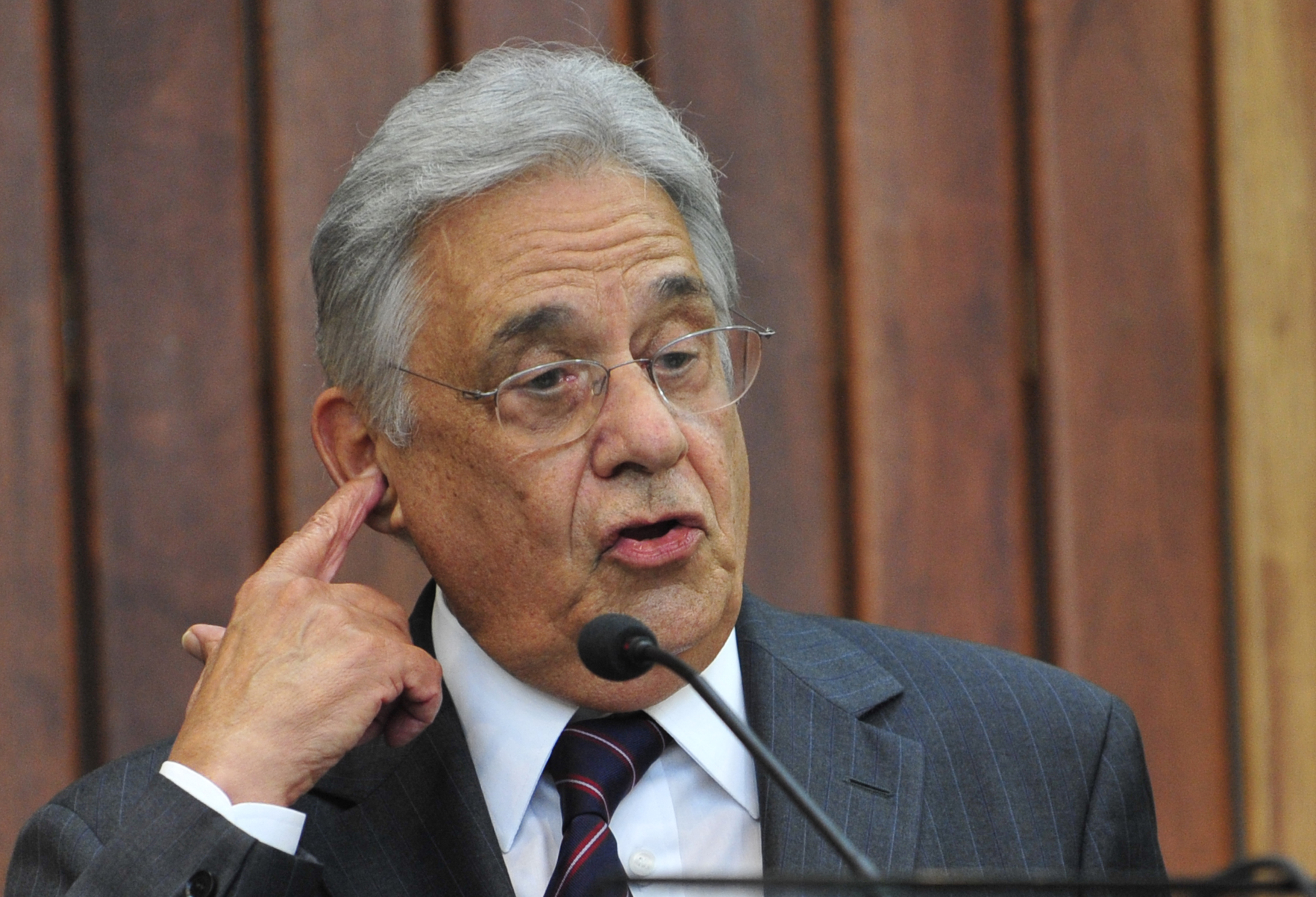 Justiça aprova curatela de Fernando Henrique Cardoso após avanço de doença degenerativa