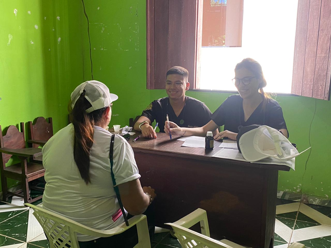 Acadêmica de Medicina participa de atendimentos em comunidades ribeirinhas e quilombolas na Amazônia - 