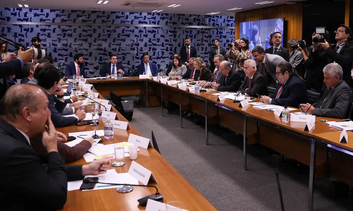Imagem - Câmara: governo retira urgência do fim da escala 6x1 e destrava pauta