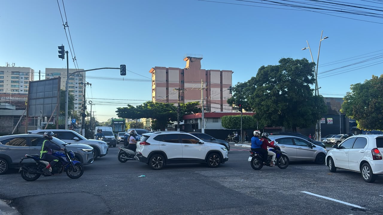 Vídeo: interdição dificulta trânsito na João Paulo II na manhã de hoje