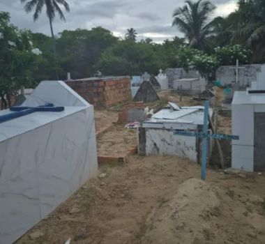 Imagem - Justiça fecha cemitério à beira-mar após denúncias de irregularidades em AL