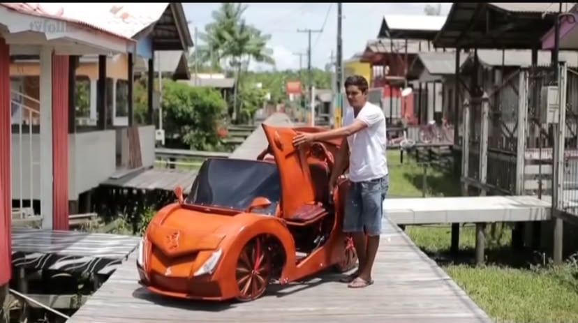 Imagem - Vídeo: Morador de Afuá constrói Ferrari de madeira em cidade sem carros