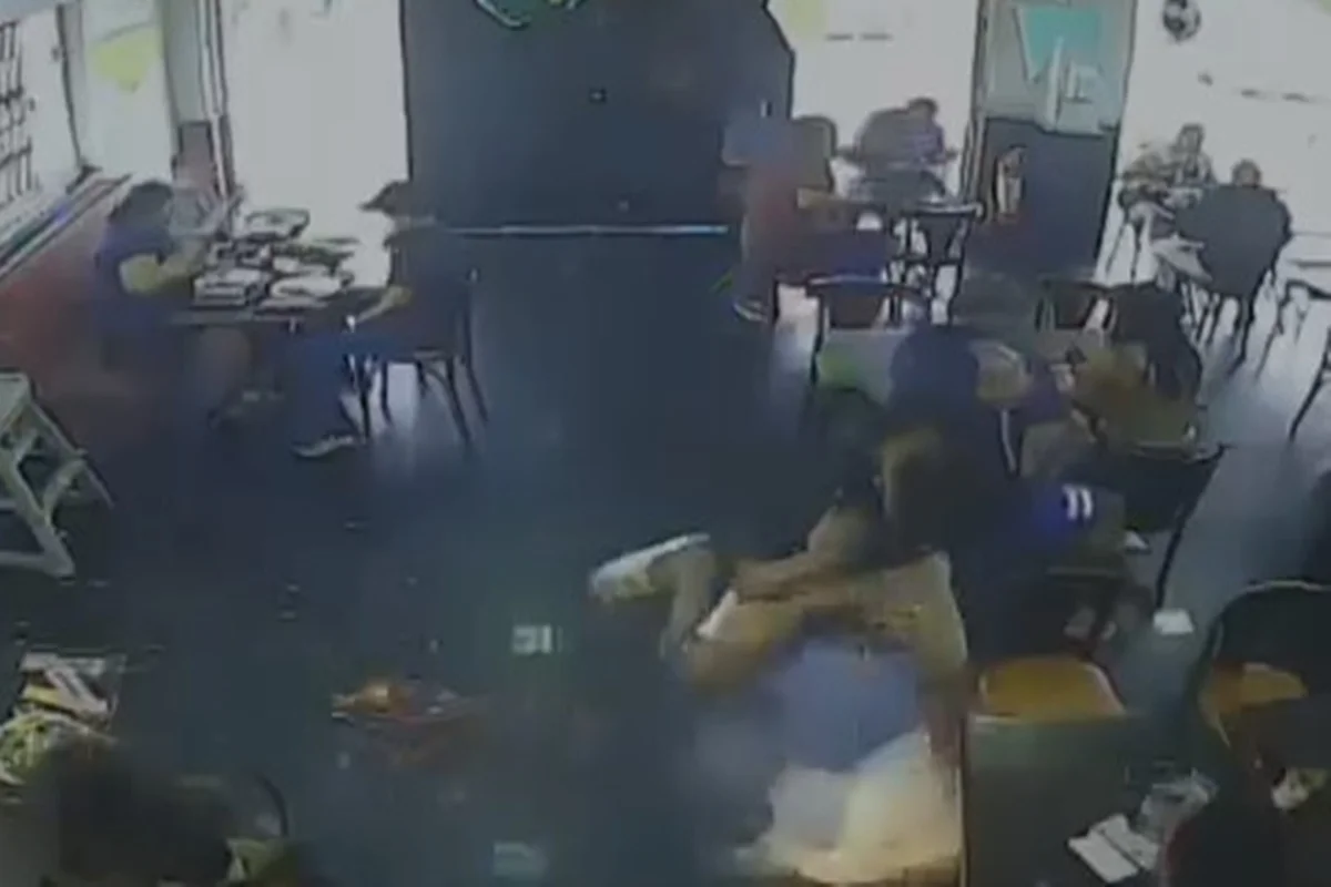 Jovens acendem rojão dentro de lanchonete e deixam criança de 7 anos ferida no Distrito Federal