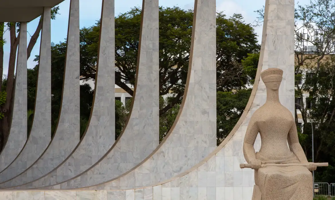 (O Supremo Tribunal Federal (STF) começou a julgar, nesta quarta-feira (17), o pedido de anulação do processo que absolveu o empresário André de Camargo Aranha da acusação de estupro contra a influenciadora digital Mariana Ferrer.)