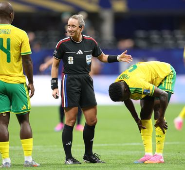 Imagem - Em jogo com primeiro trio de arbitragem 100% feminino, Tchéquia e África do Sul empatam