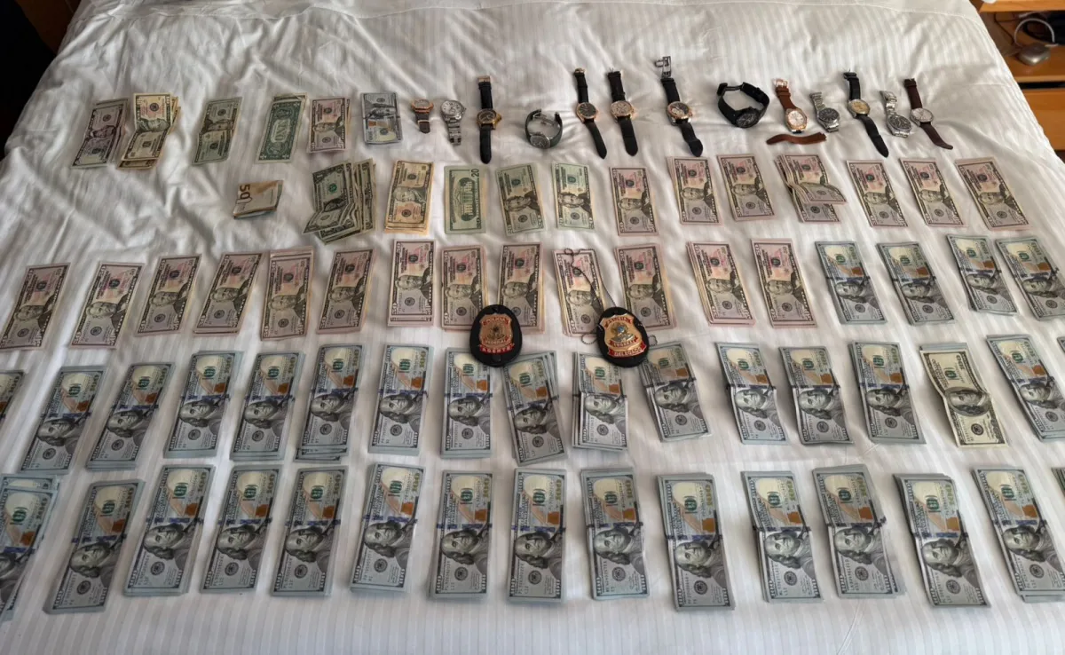 Agentes encontraram moedas estrangeiras em quarto de hotel e apartamento do parlamentar.
