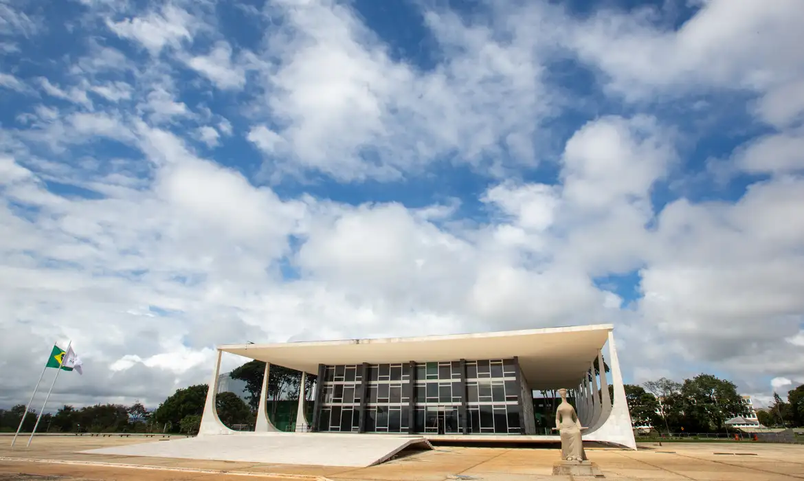 (Com a decisão, o processo deverá ser julgado novamente pela Justiça de Santa Catarina, e o juiz e o promotor que atuaram no caso não poderão participar do processo.)