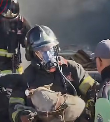 Imagem - Bombeiros resgatam dono de oficina e cachorro em incêndio em Franca (SP)