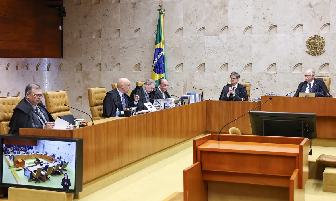 (O julgamento prossegue para a tomada dos votos dos demais ministros e faltam sete votos.)