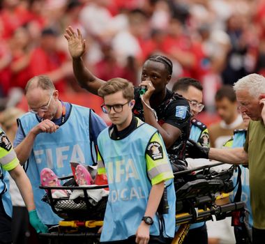 Imagem - 'Apito verde' chama atenção em lesão na Copa e revela protocolo médico moderno