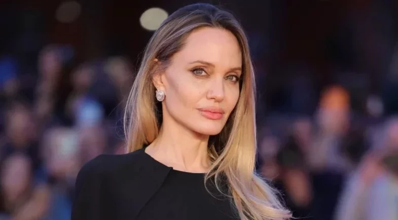 'Educo meus filhos os preparando para a minha ausência', revela Angelina Jolie sobre medo do câncer