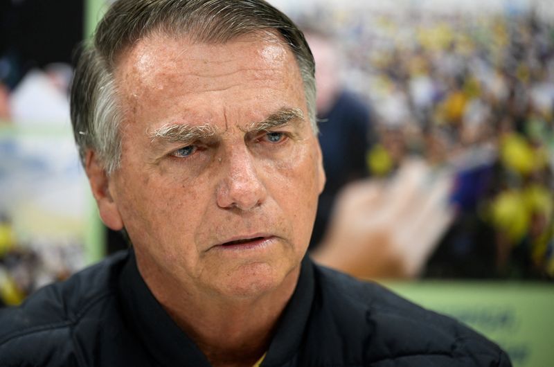 Imagem - Moraes determina depoimento presencial de Bolsonaro em inquérito sobre pistola