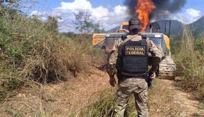 Operação destrói maquinário e desarticula estrutura de garimpo ilegal na Terra Indígena Kayapó, no sul do Pará