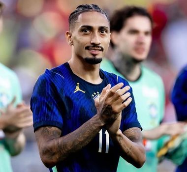 Imagem - Raphinha tem lesão confirmada na coxa direita e vira dúvida na Copa