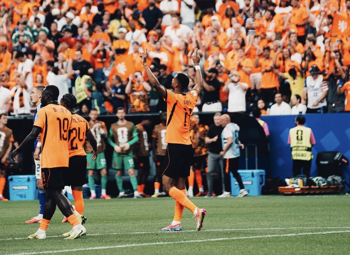 Holanda atropela a Suécia e assume a liderança do grupo na Copa do Mundo

