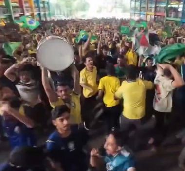 Imagem - Em Bangladesh, torcida fanática faz festa de Copa do Mundo e celebra vitória do Brasil