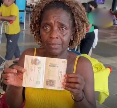 Imagem - Viagem de africana que vive em aeroporto de Belém é adiada para agosto; entenda